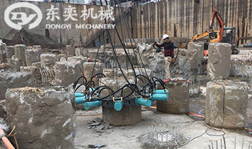 截除500mm直徑的混凝土樁頭現場 BY180S破樁